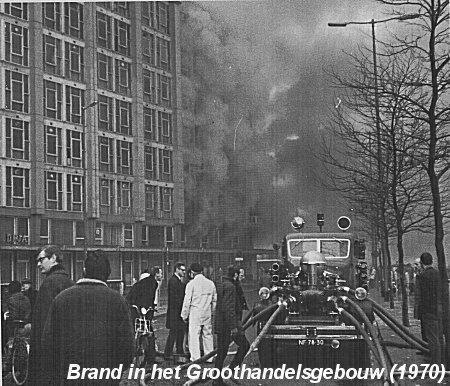 Groothandelsgebouw-in-de-brand-met-Ahrend-Fox-1970